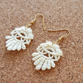 Lace beige earrings