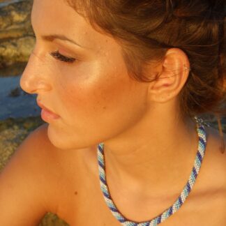 שרשרת צינור חרוזים בגוונים כחולים