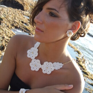 Trio Flowers Crochet Necklace