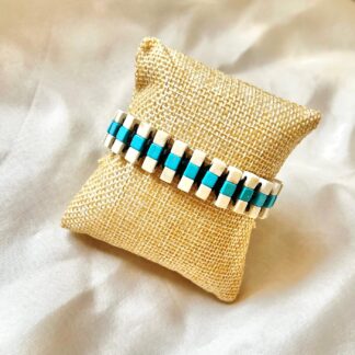 Turquoise and White Howlite Gemstone Cubs bracelet